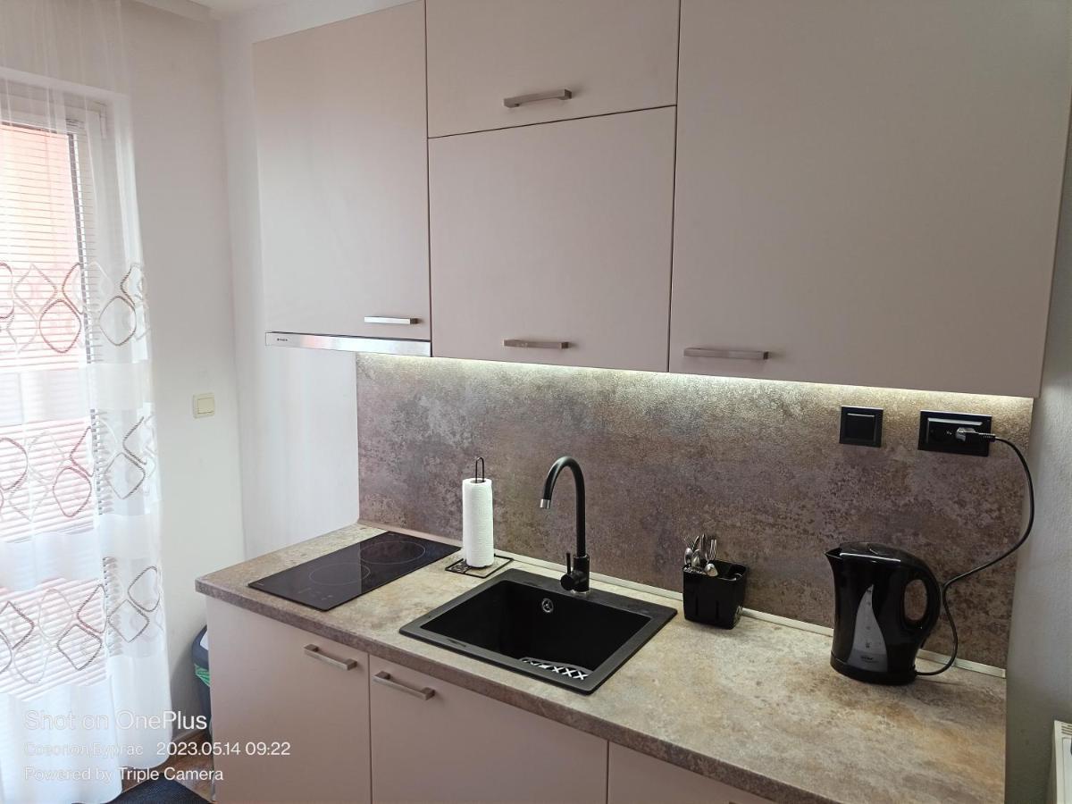 Готель Moni 85 Family House Созополь Екстер'єр фото