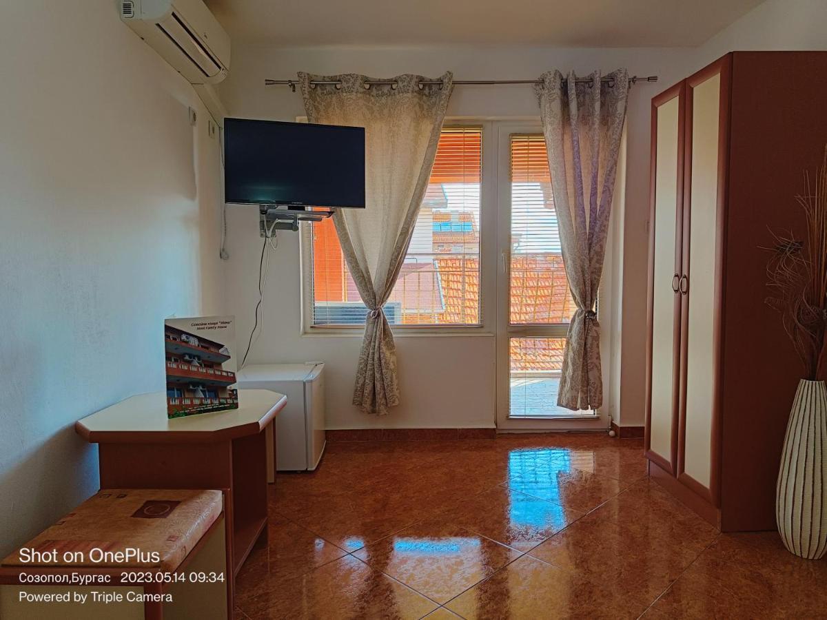 Готель Moni 85 Family House Созополь Екстер'єр фото